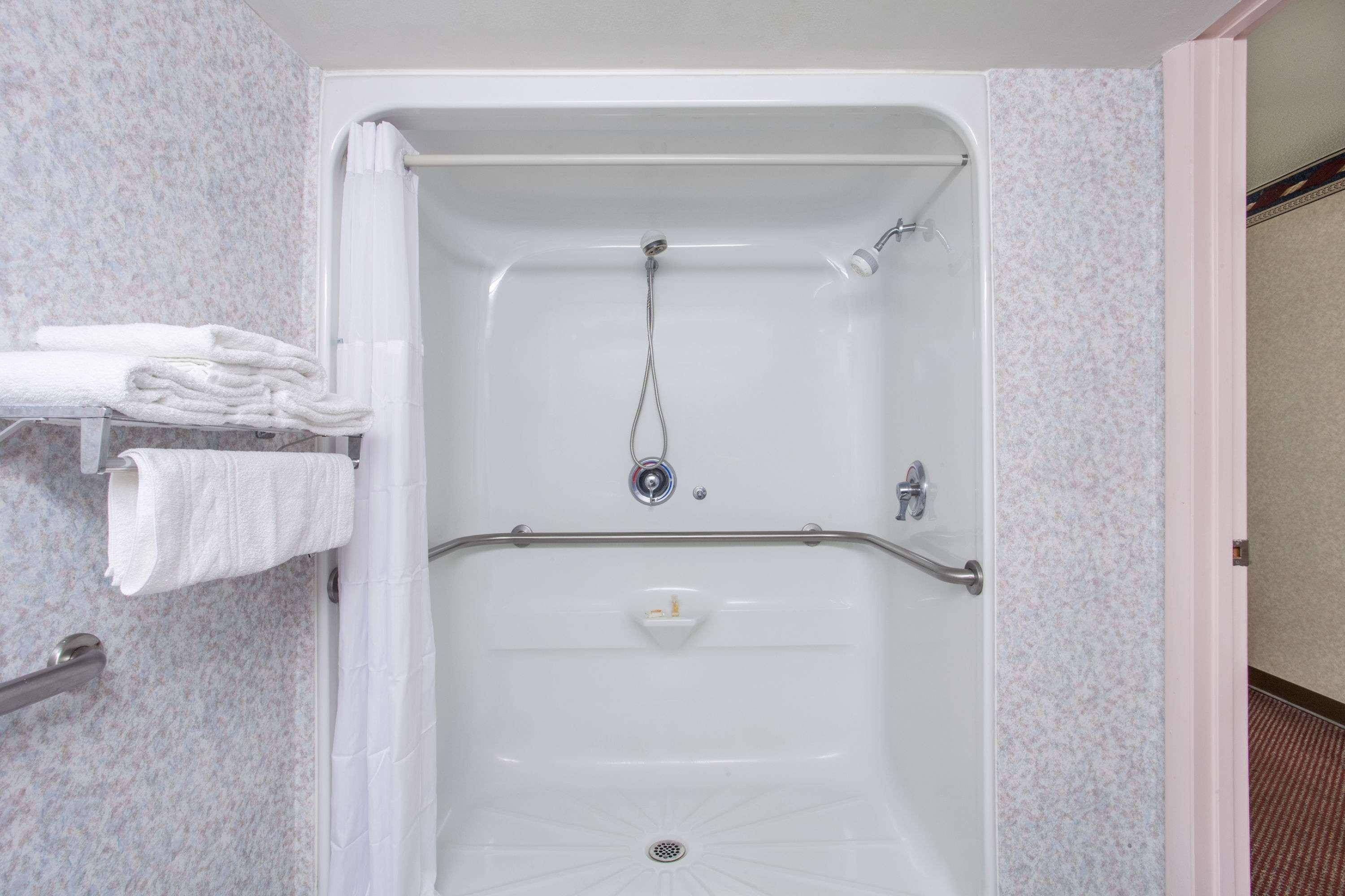 Days Inn By Wyndham Saint Pauls Екстер'єр фото