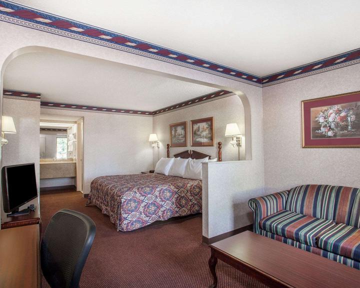 Days Inn By Wyndham Saint Pauls Екстер'єр фото